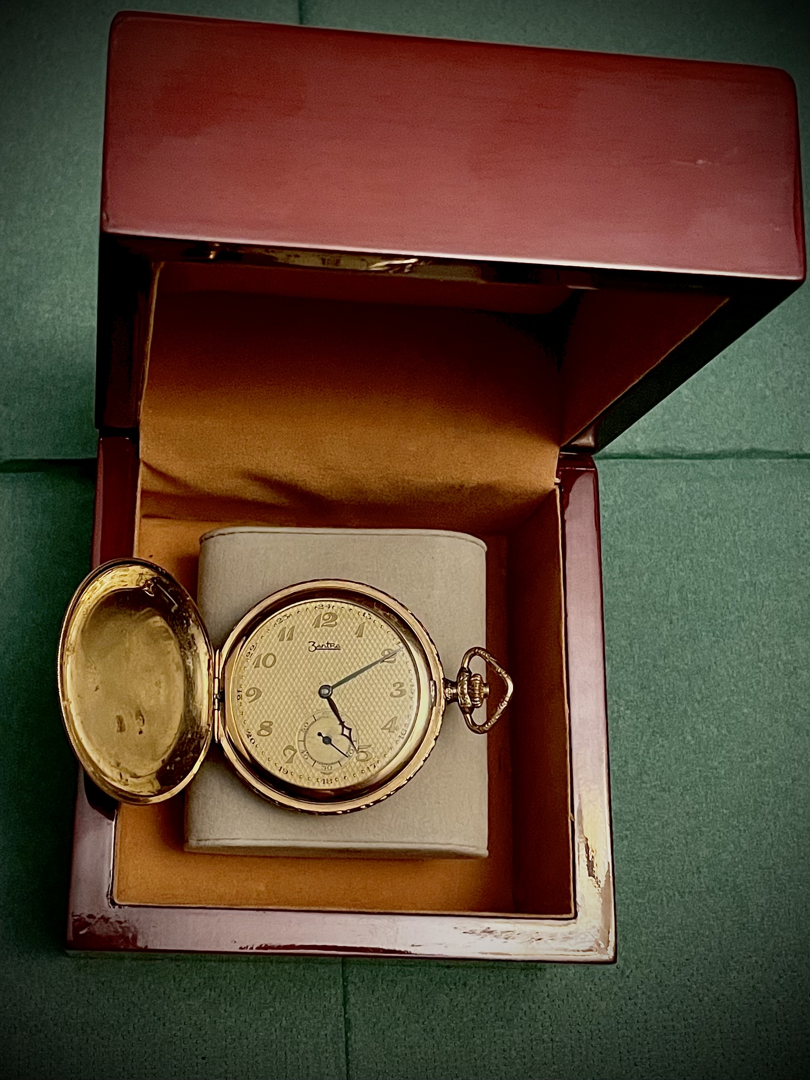 Gold-plated pocket watch 0