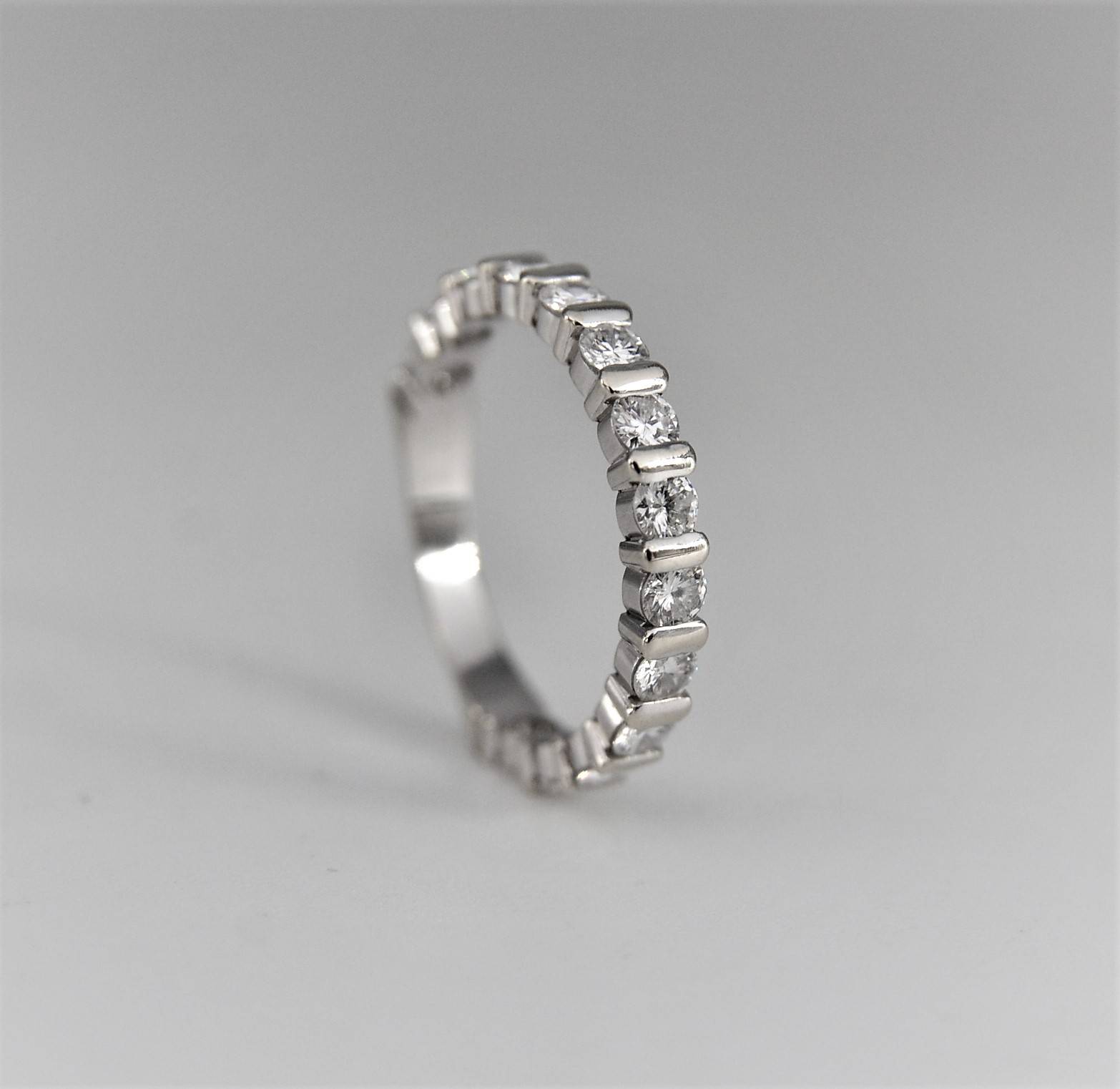 Ring with diamonds 3