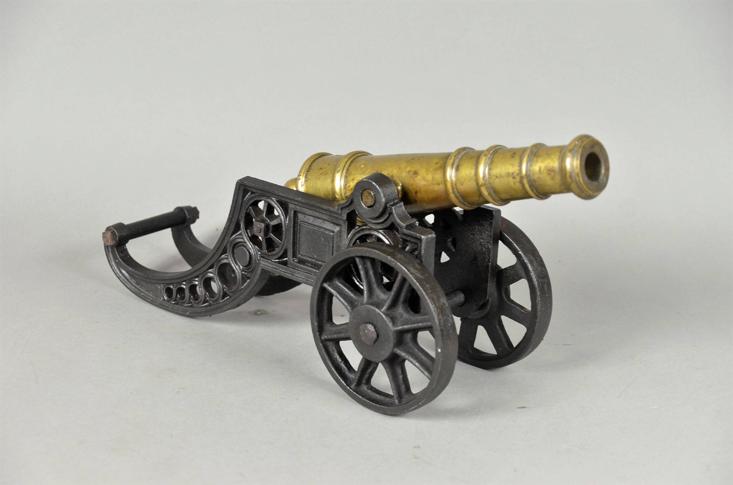 Pair of cheer cannons 2