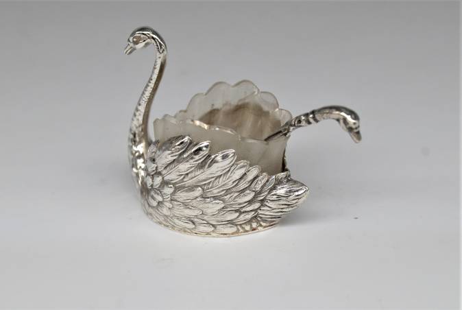 Swans a pair of salt shakers 1