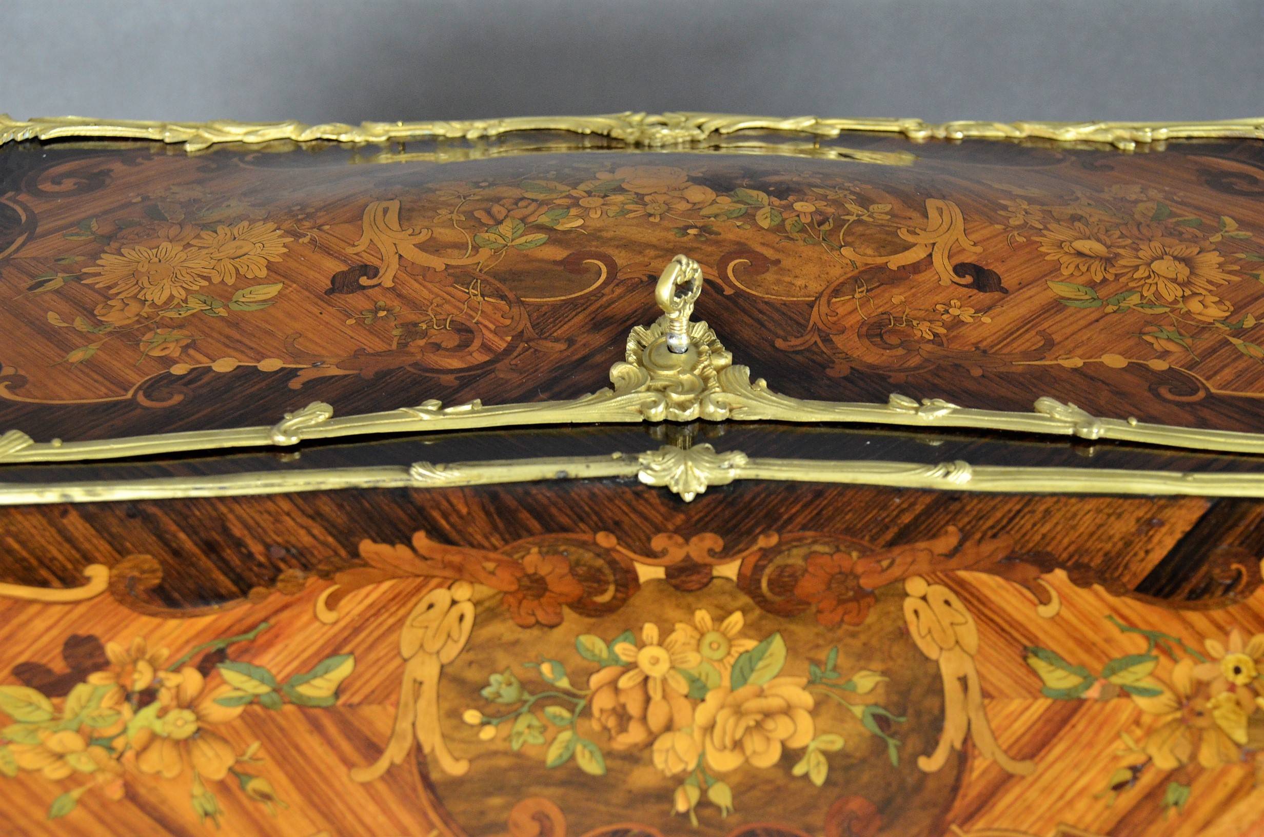 Luxurious cabinet 8