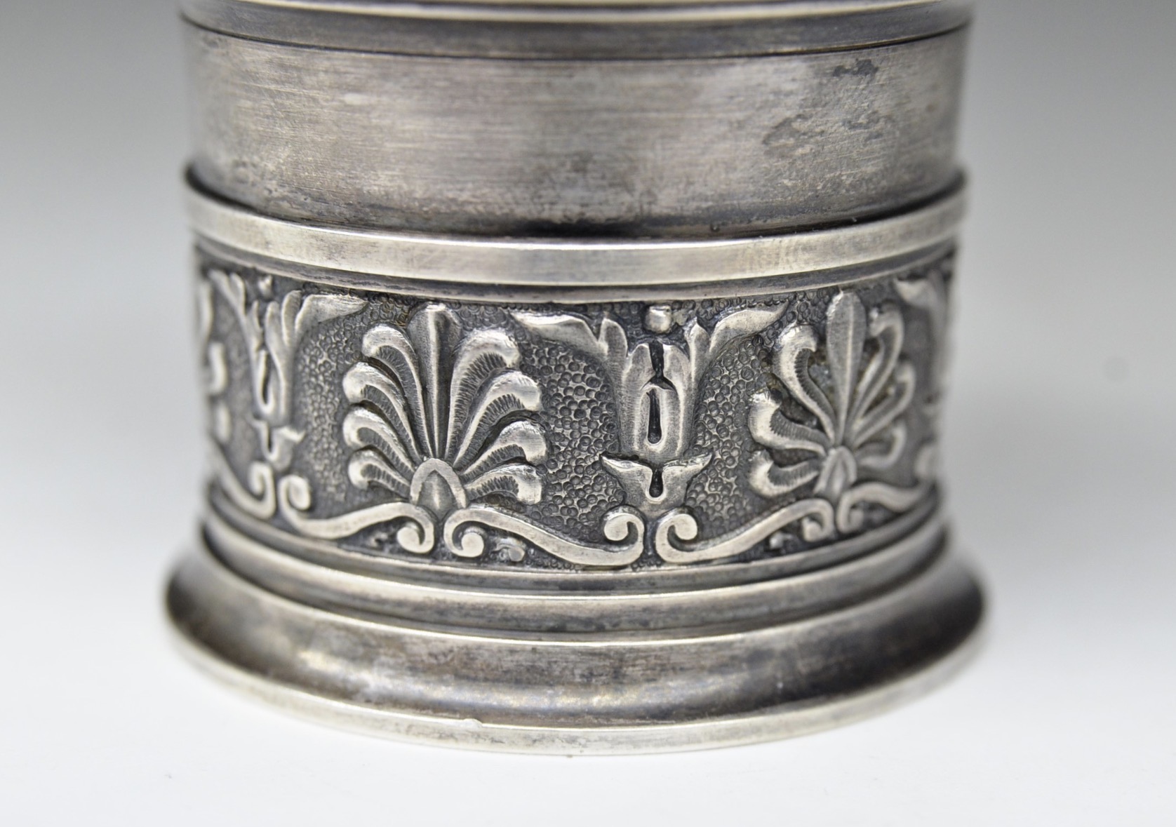 Silver serving dish 0