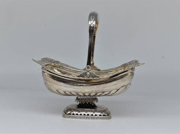 Basket / cake stand 0