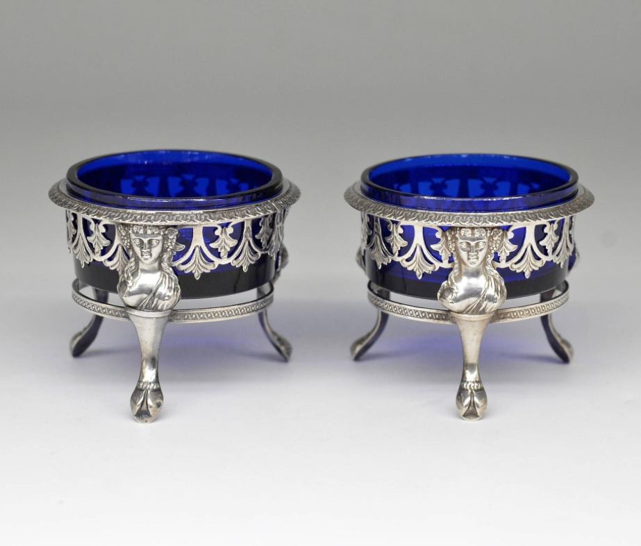 A pair of spice dishes 2