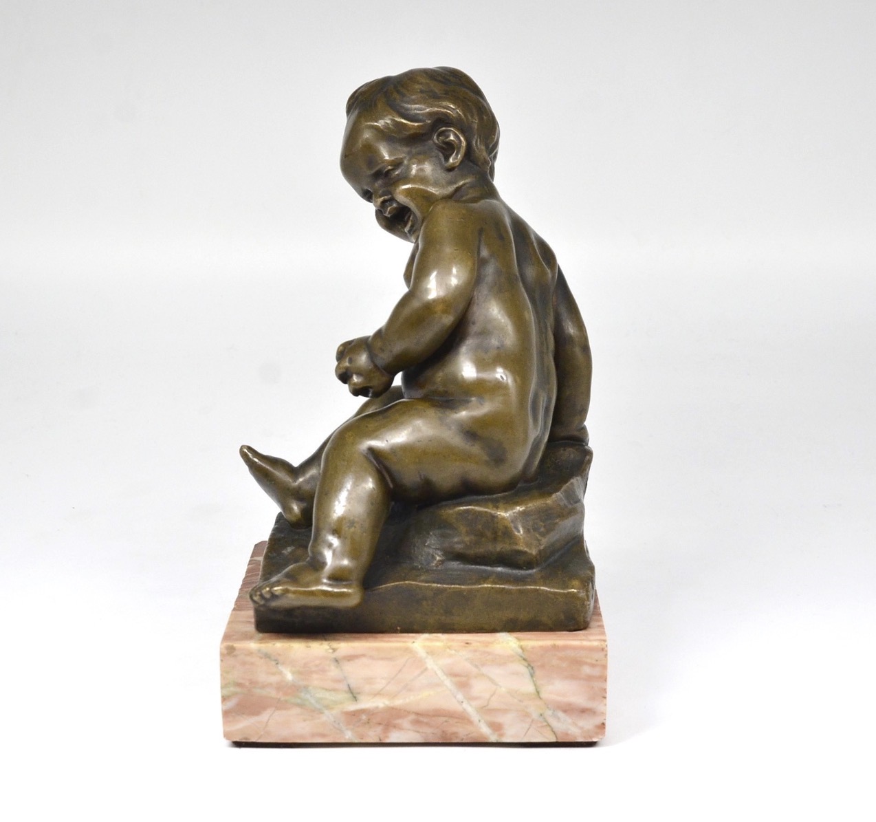 Putto ściskający piłkę 0