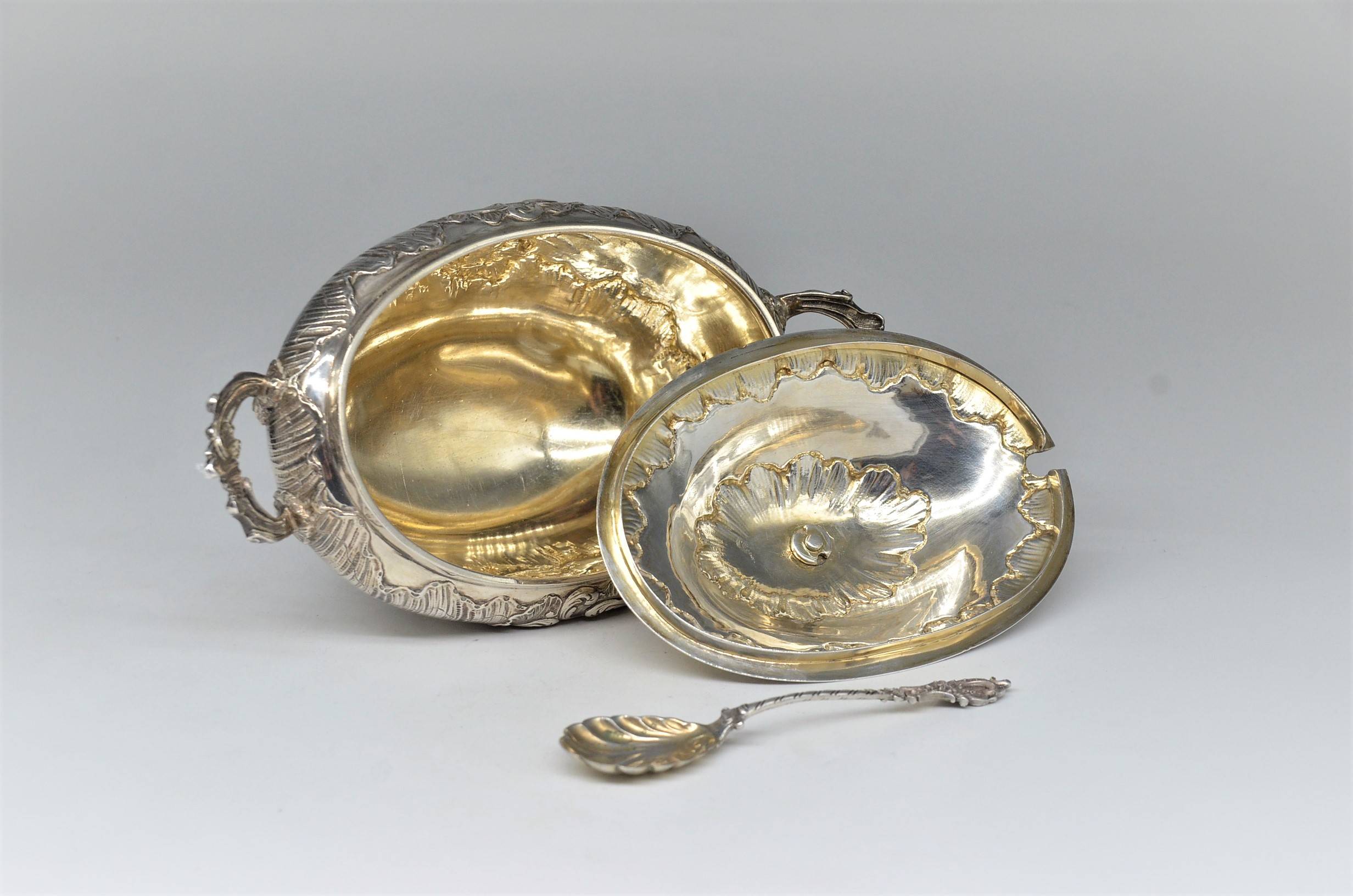 Sugar bowl with spoon 4