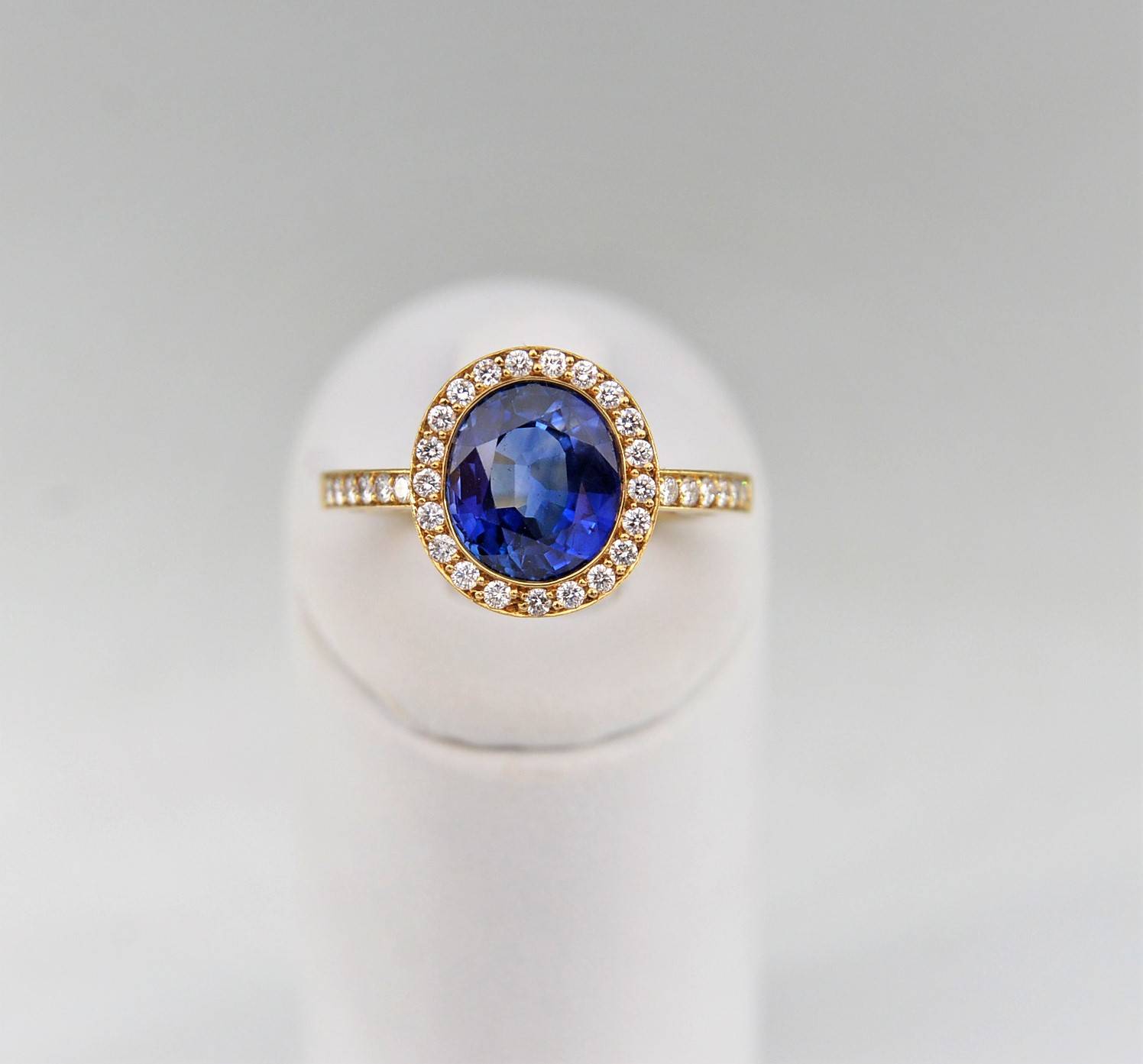 Ring with sapphire 3