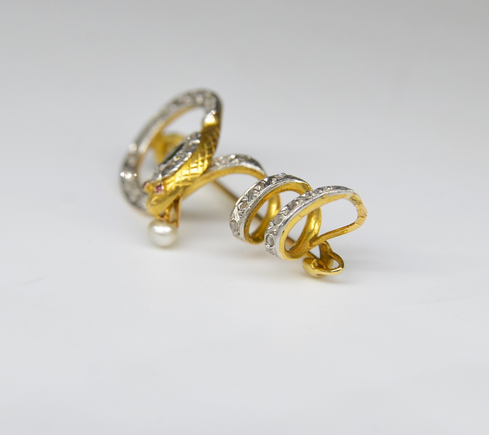 Brooch with Aesculapian Snake 0