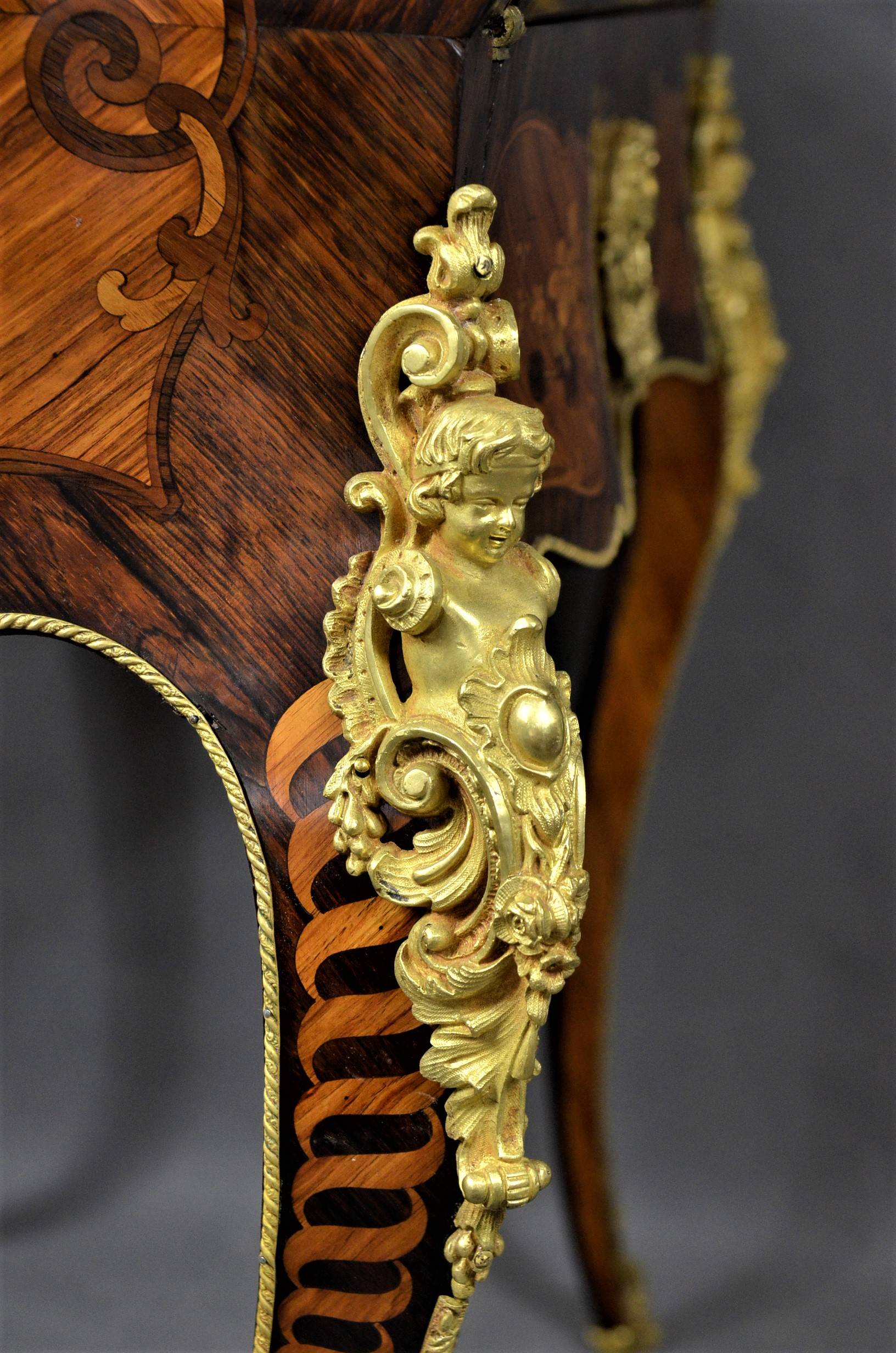 Luxurious cabinet 4