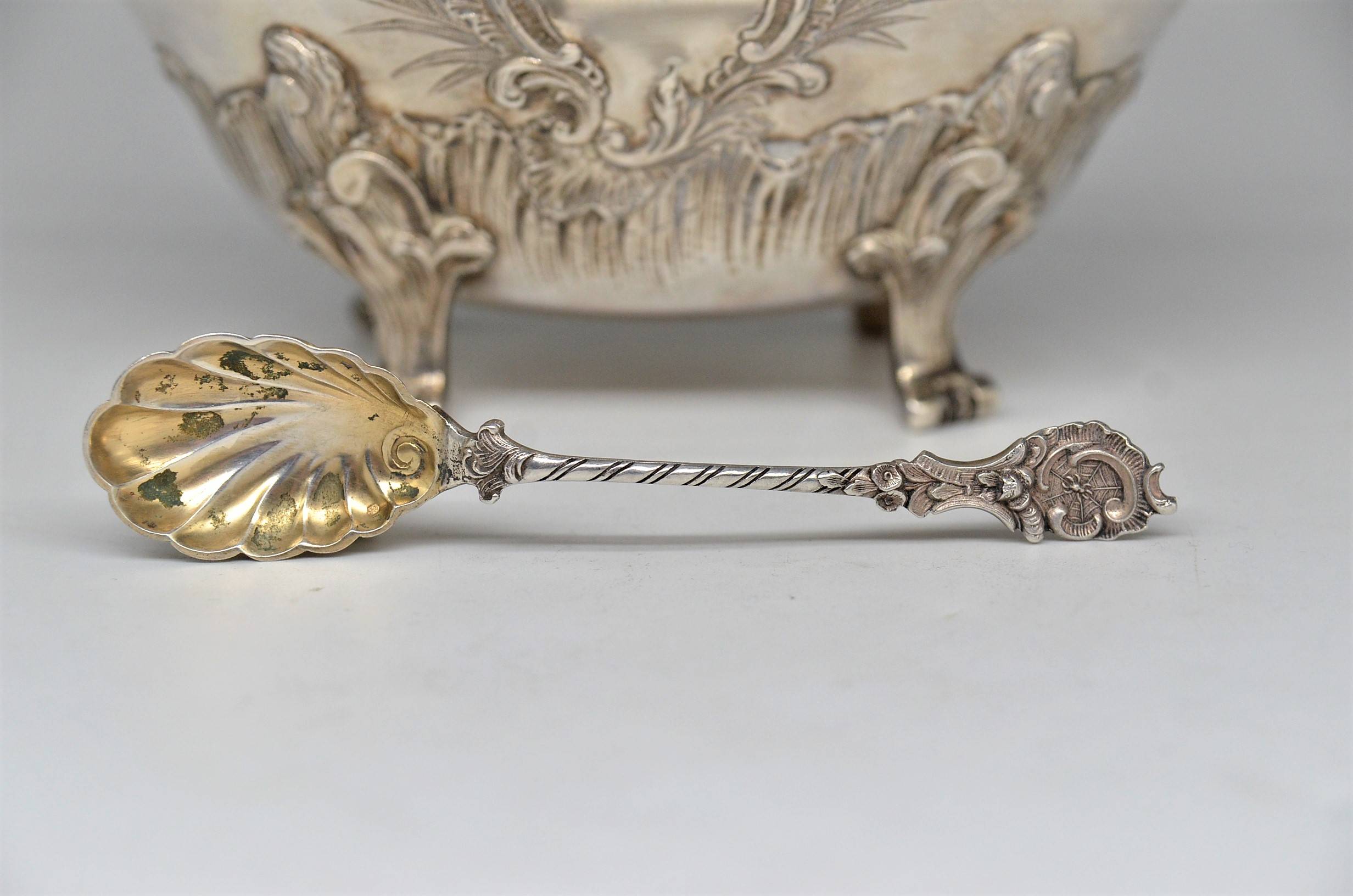 Sugar bowl with spoon 1