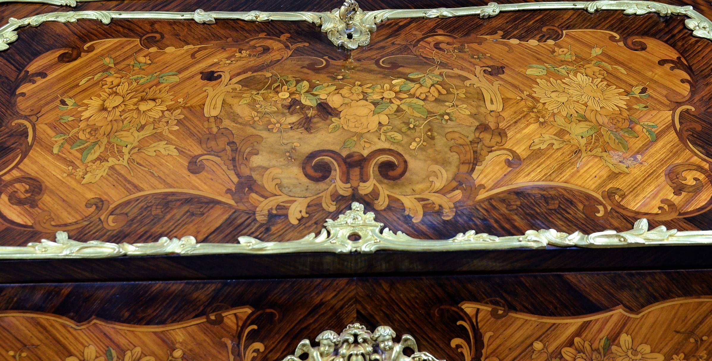 Luxurious cabinet 11