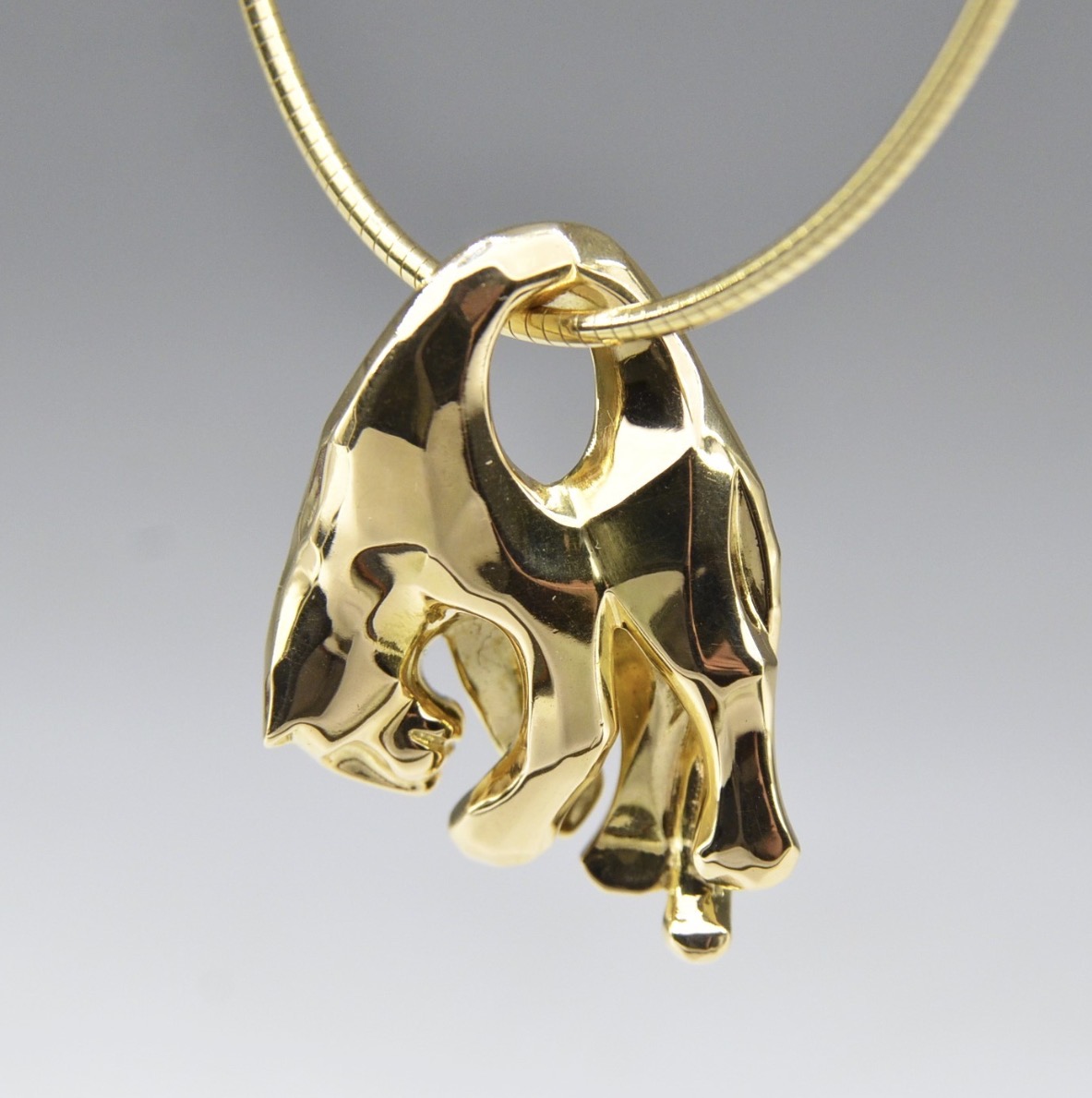Złota zawieszka Panthère de Cartier 0