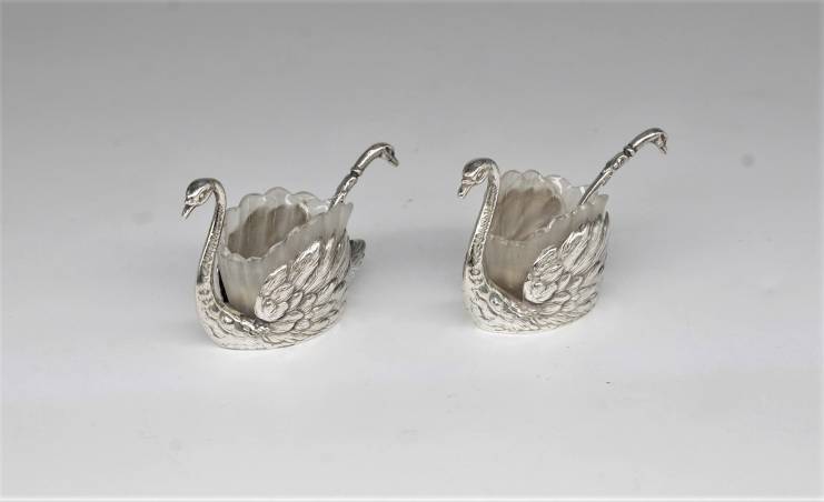 Swans a pair of salt shakers 0