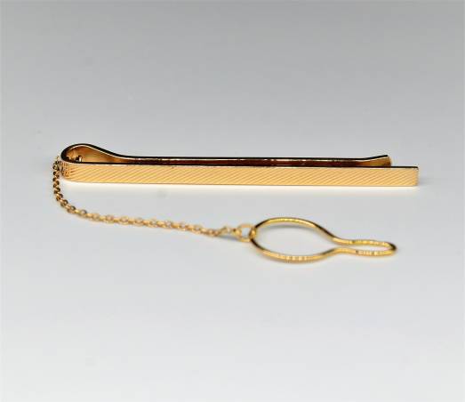 A tie clip / bar 0