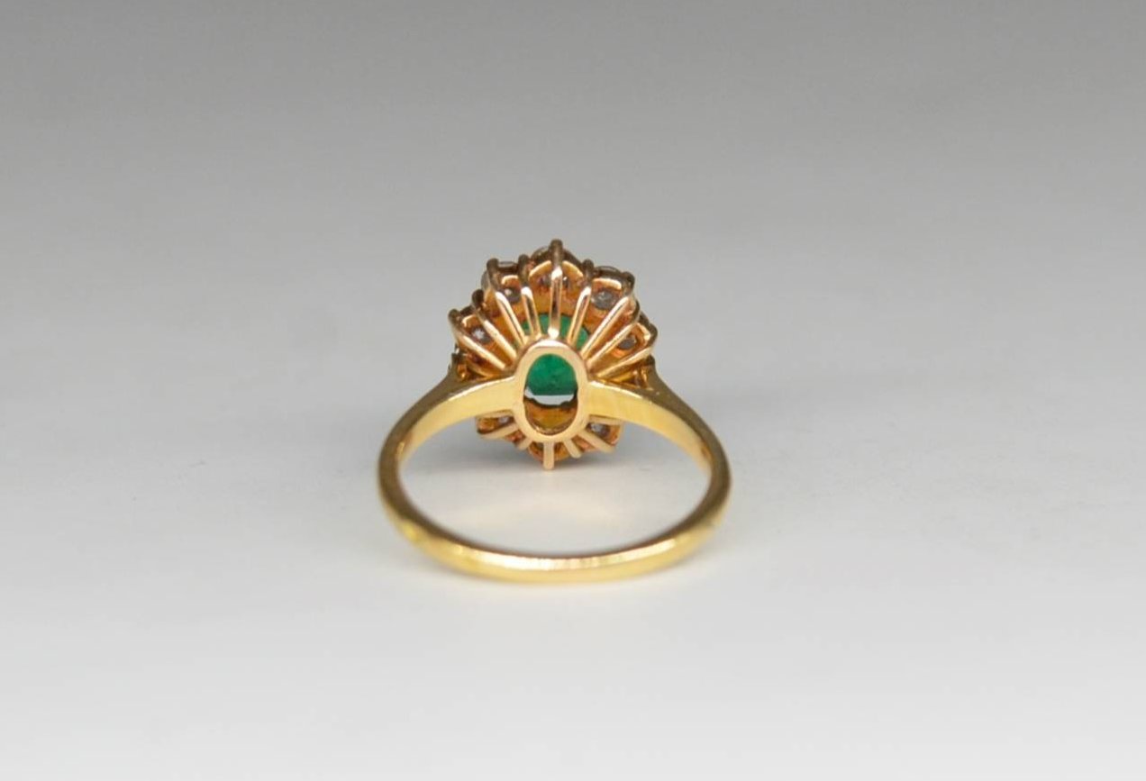Ring with emerald 1