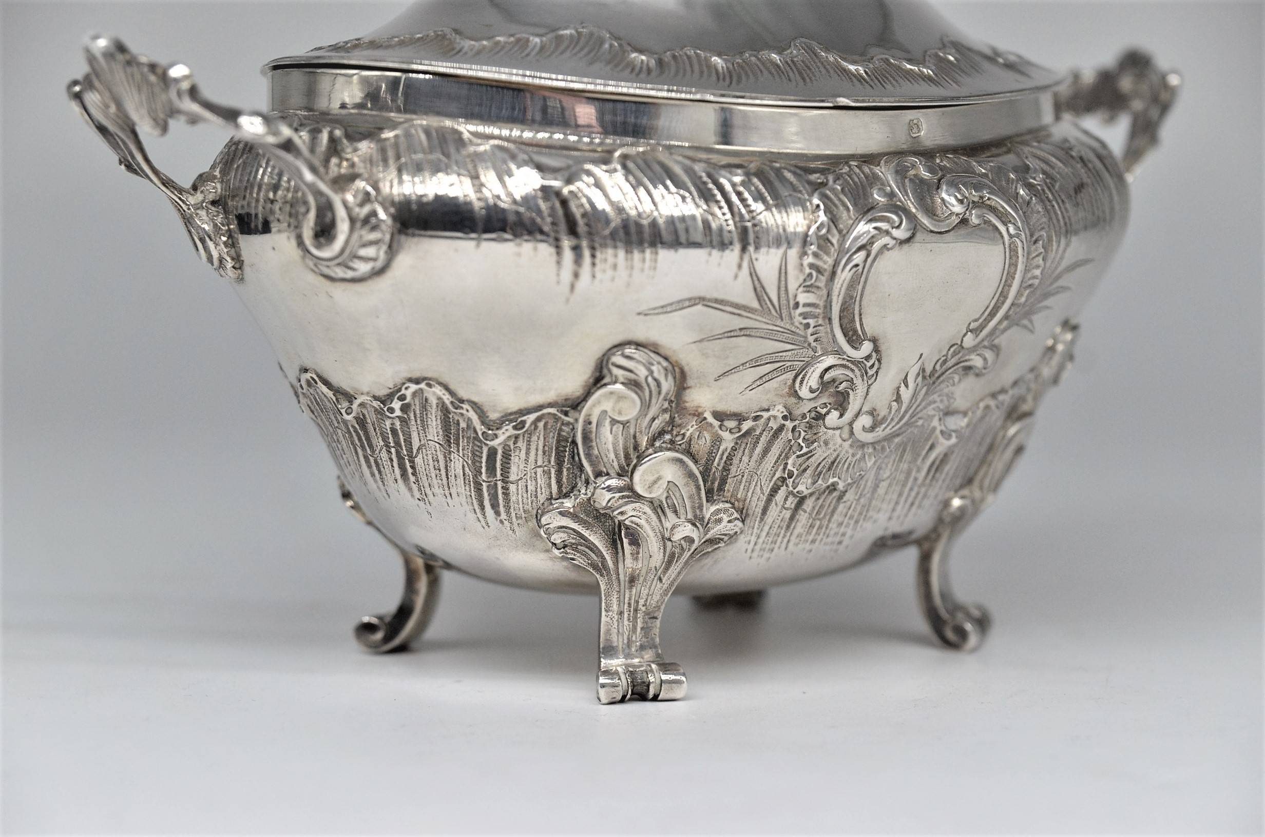 Sugar bowl with spoon 2