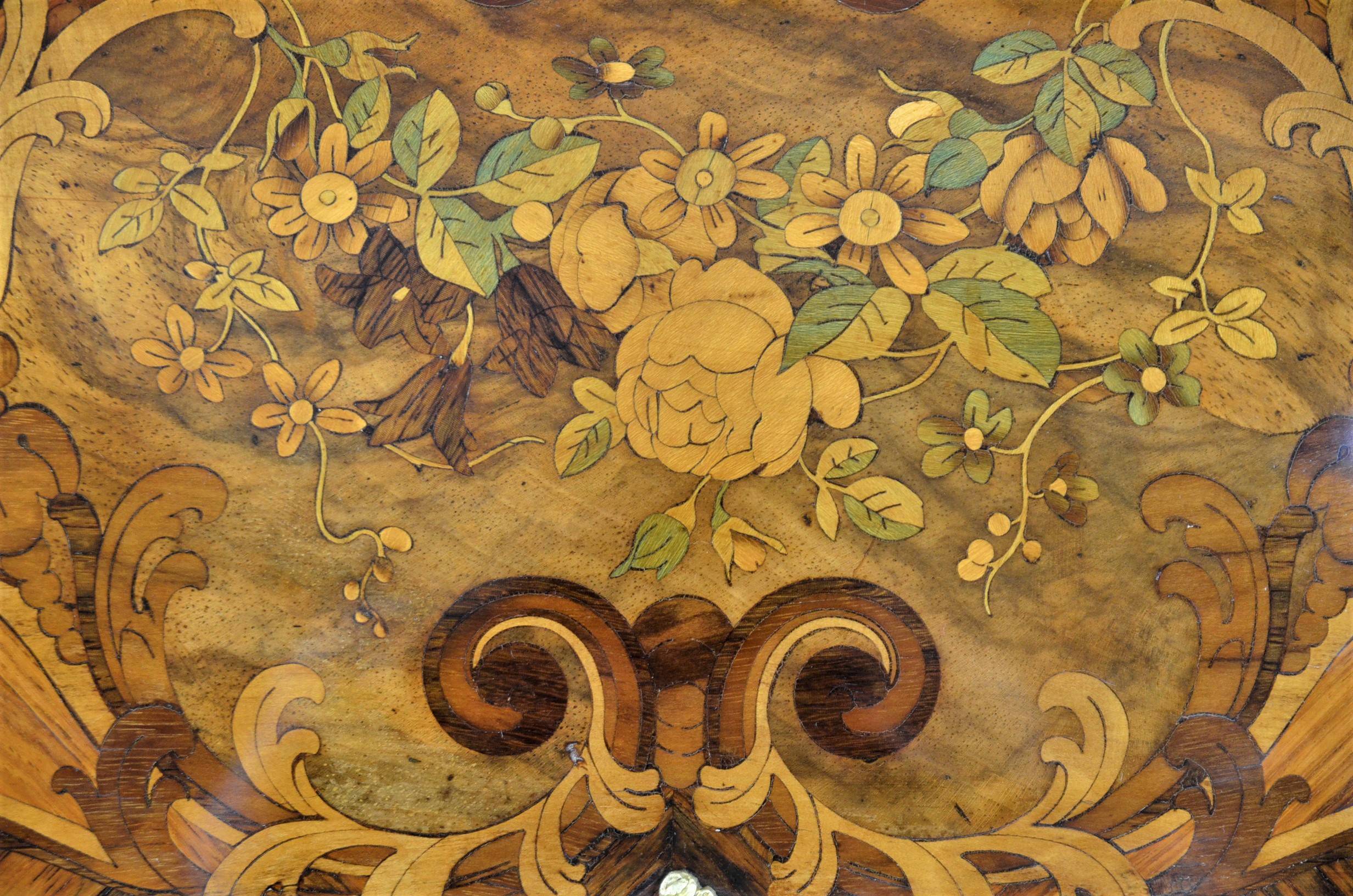 Luxurious cabinet 7