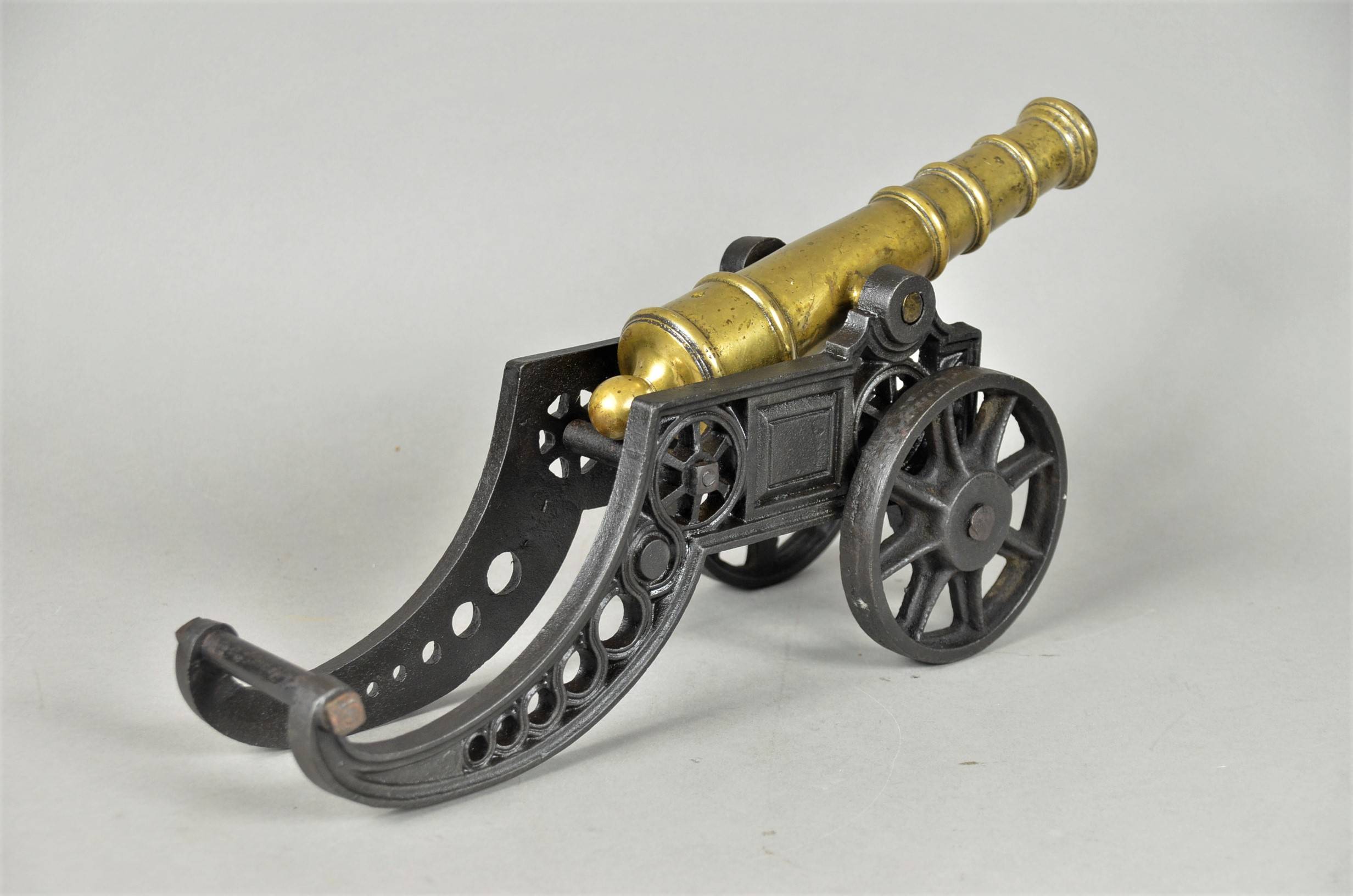 Pair of cheer cannons 3