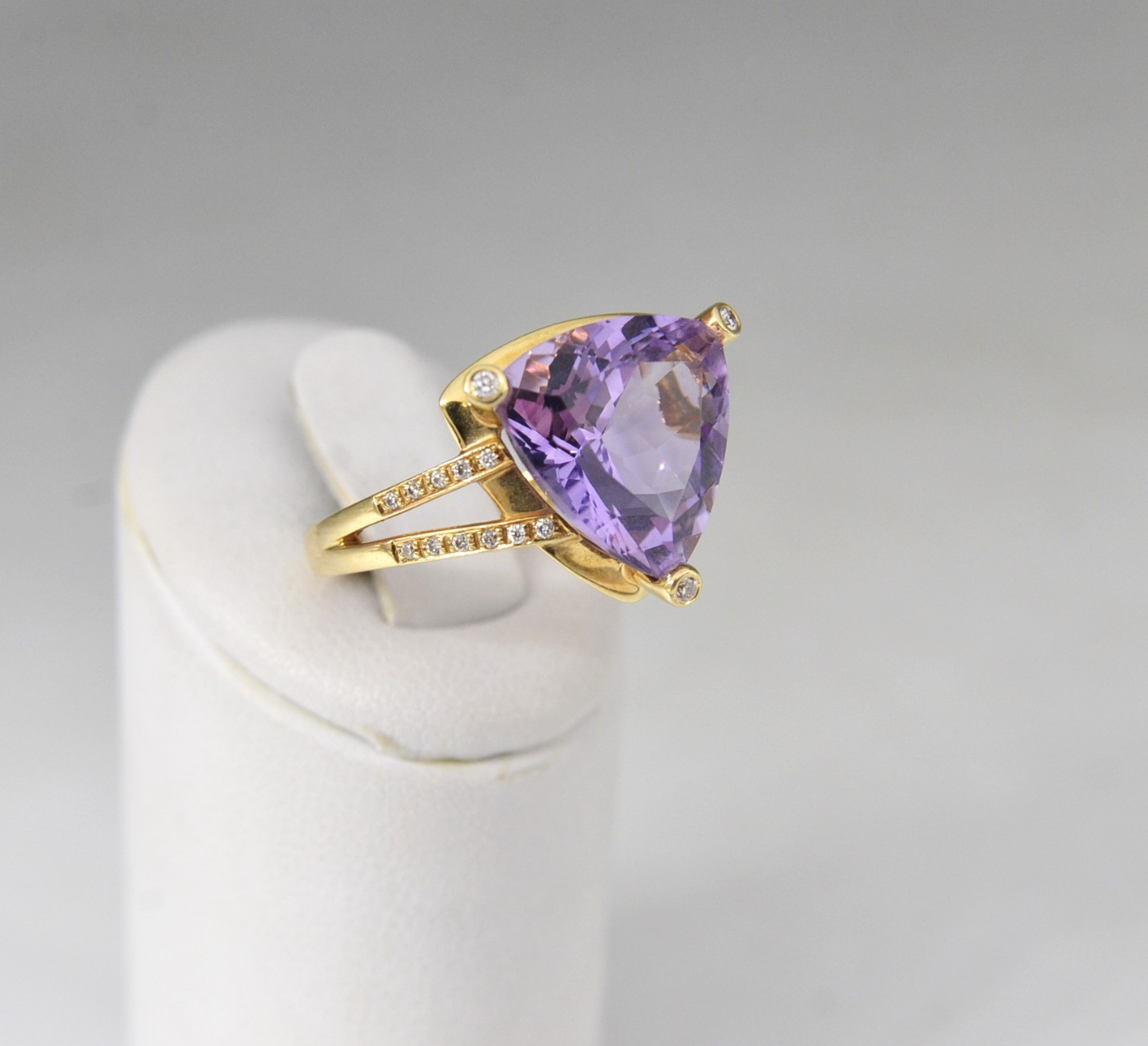 Ring with Amethyst 0