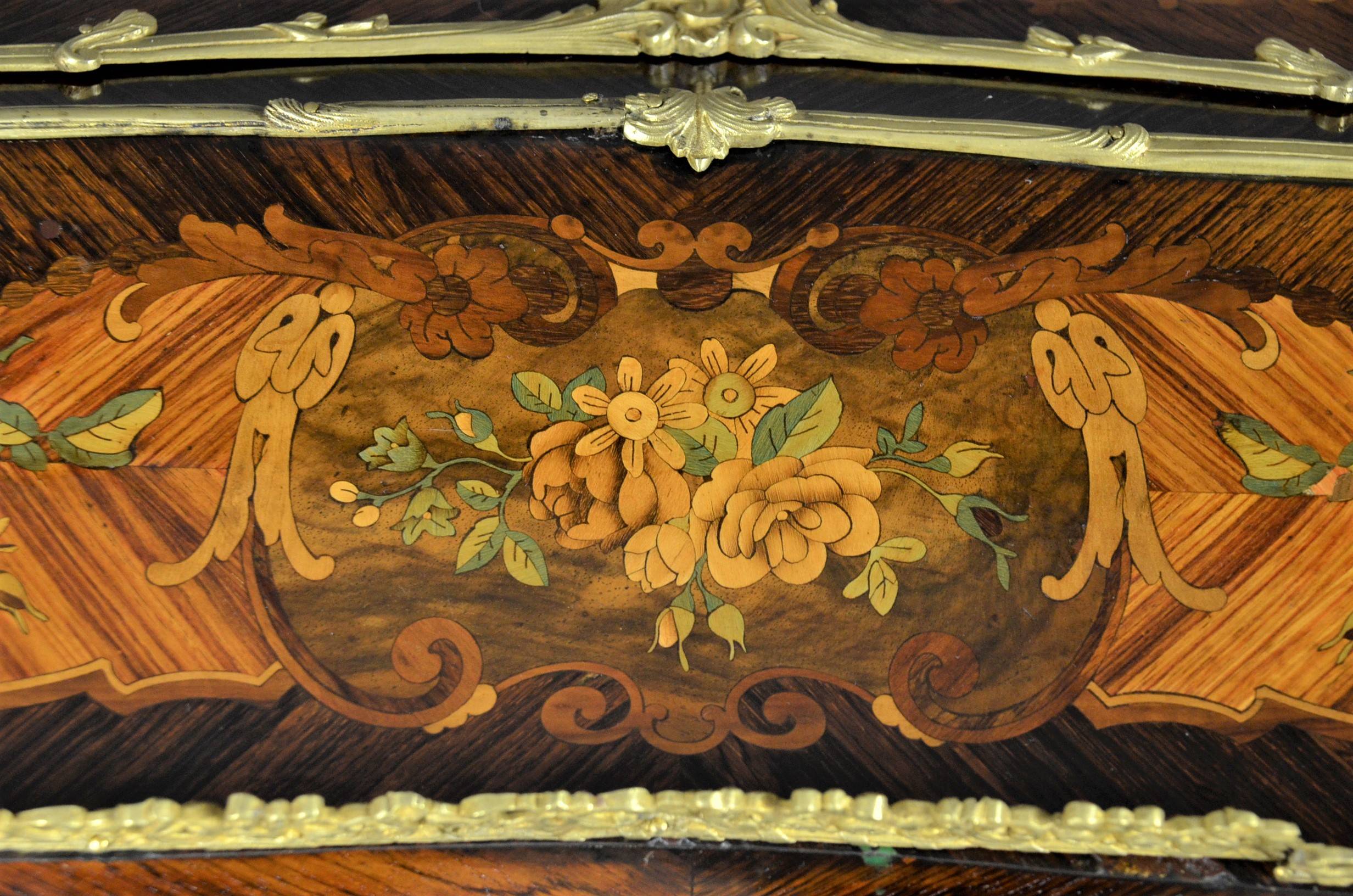 Luxurious cabinet 9