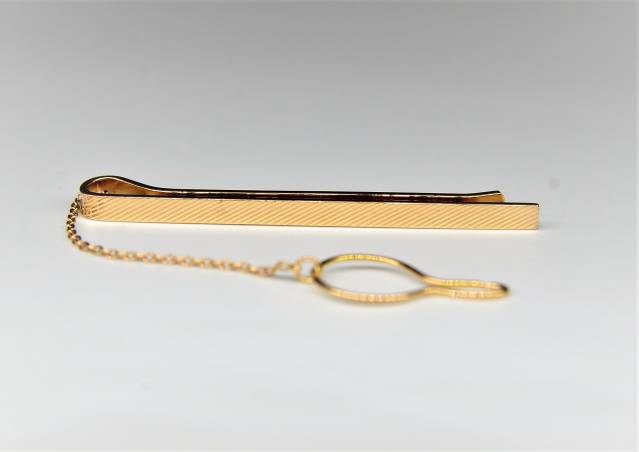 A tie clip / bar 1