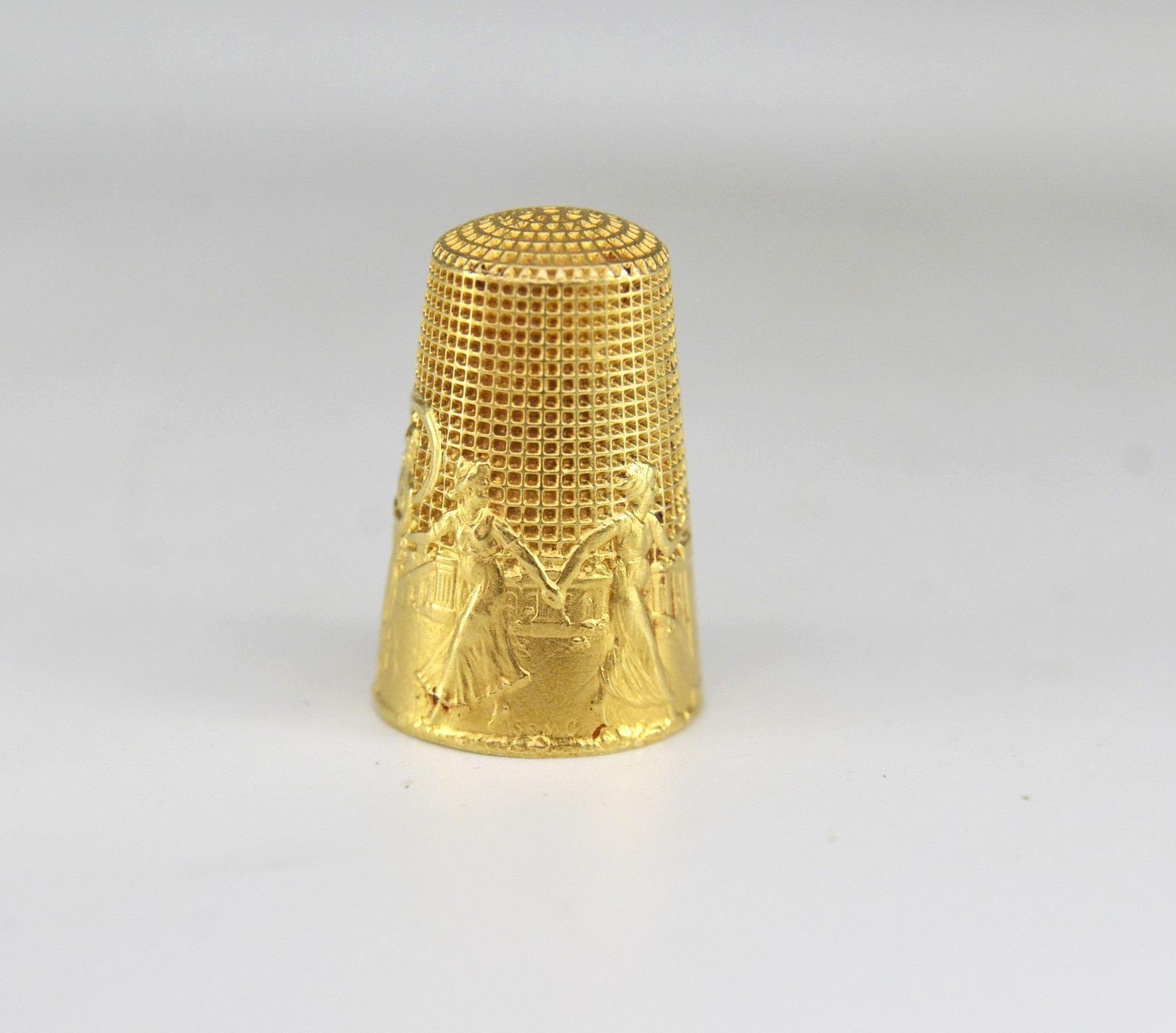 Thimble decorated with a procession of Graces 2