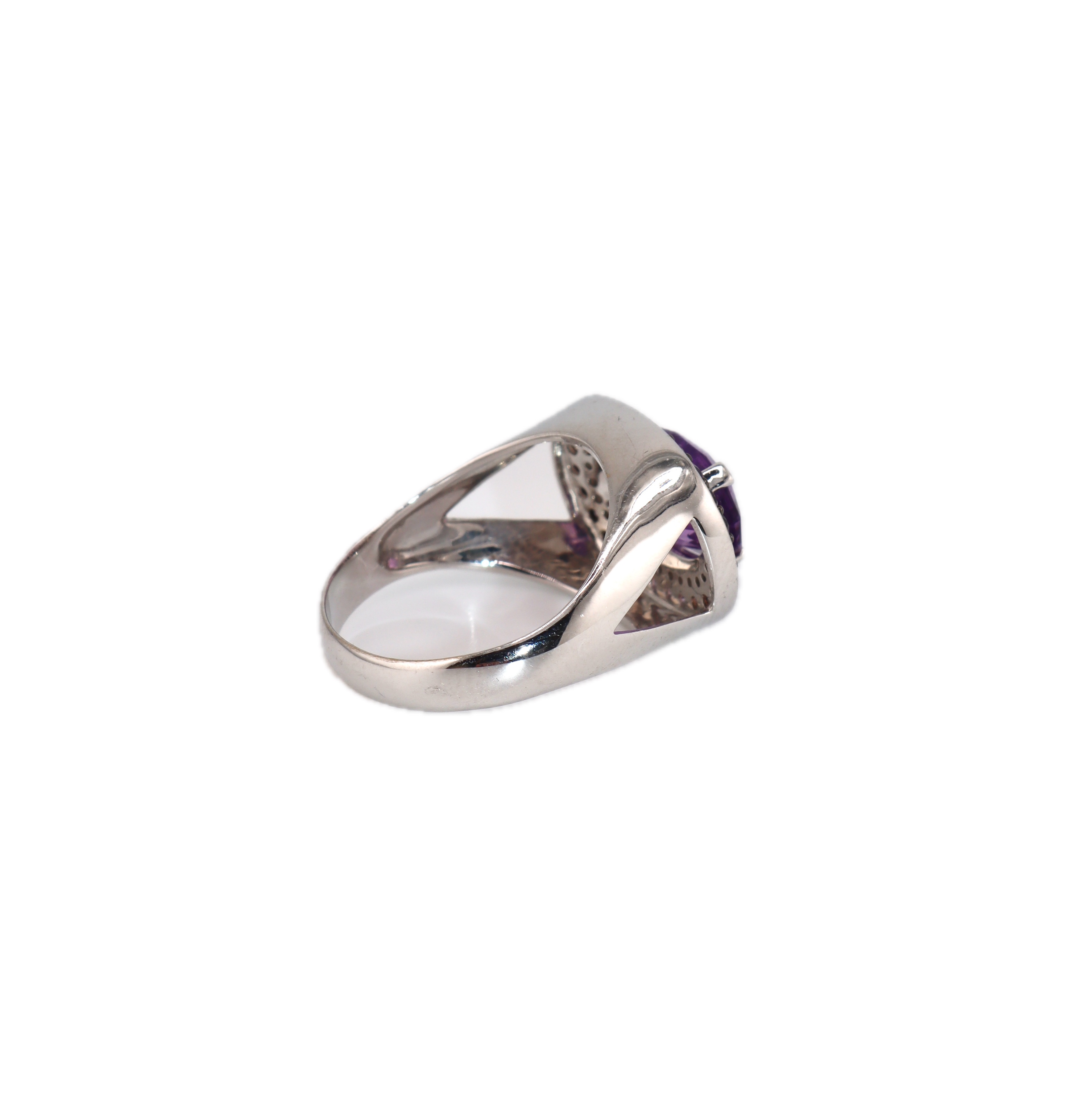 Ring with amethysts and diamonds 4