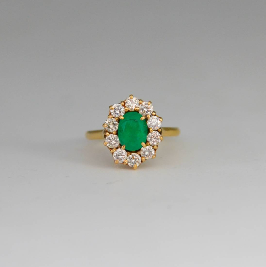 Ring with emerald