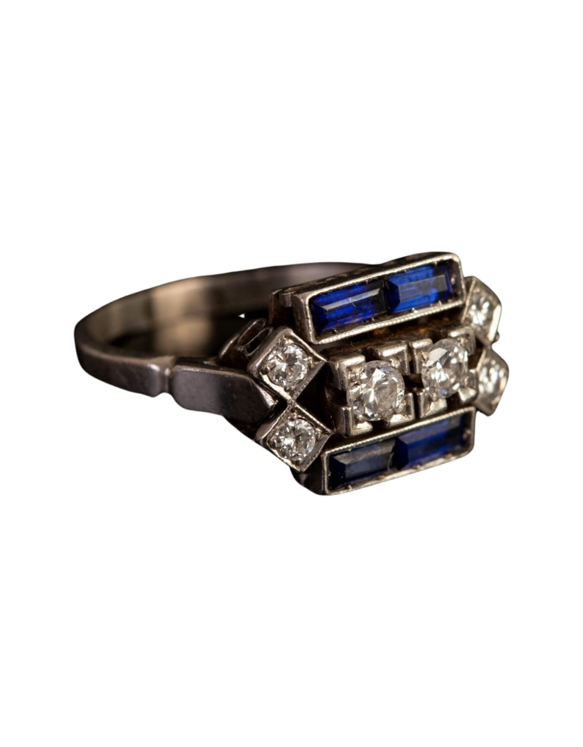 Art déco diamond and sapphire ring