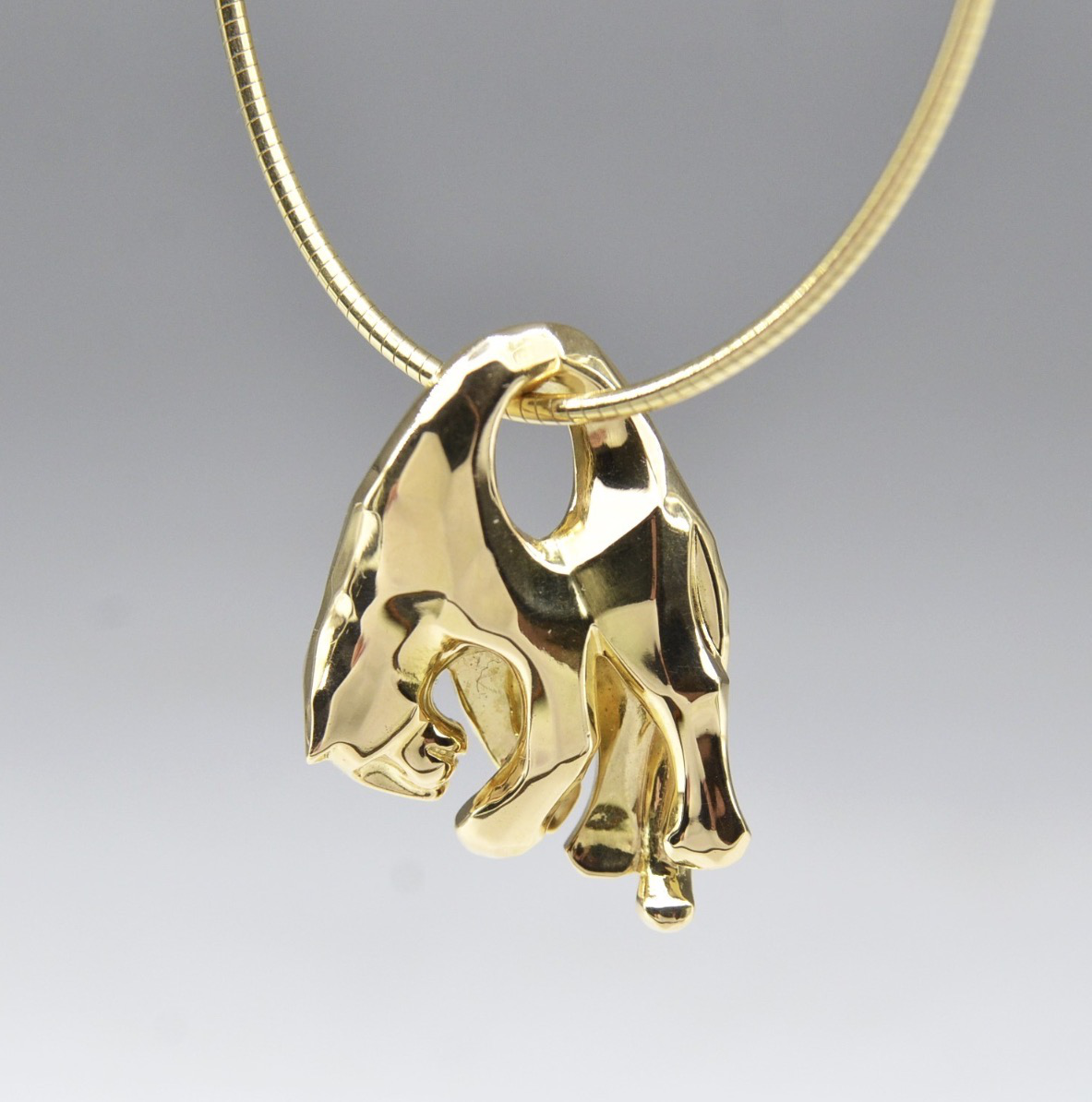 Złota zawieszka Panthère de Cartier