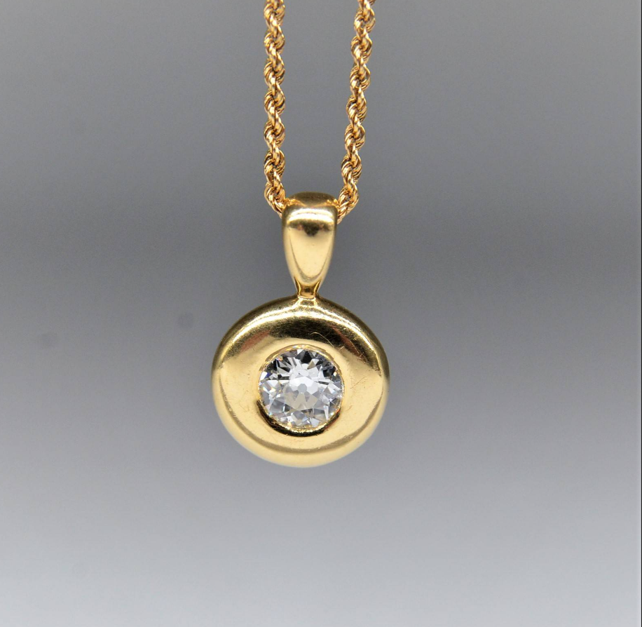 Gold pendant with a diamond