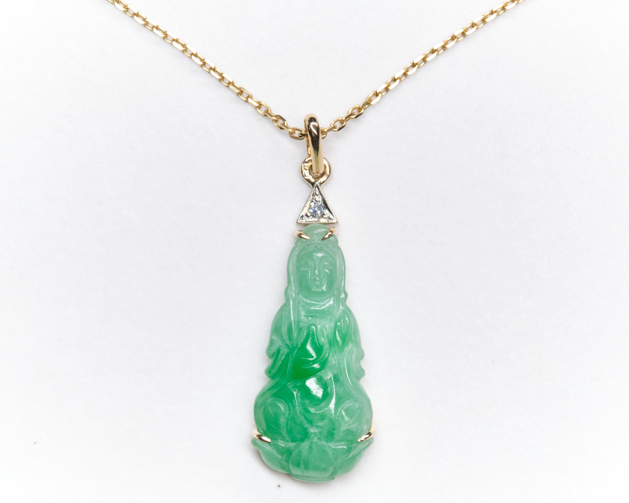 Gold pendant with jade and diamond