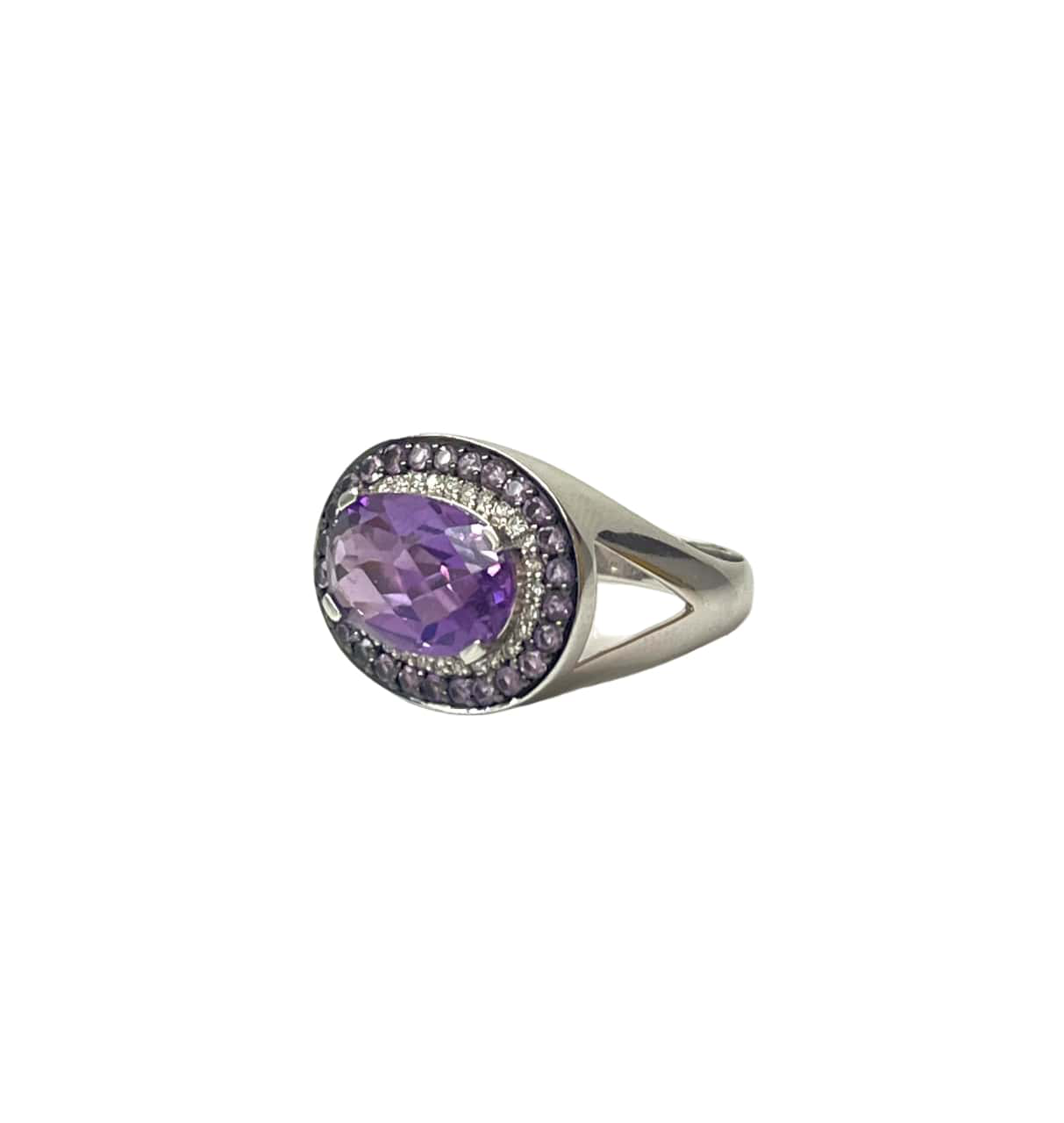 Ring with amethysts and diamonds