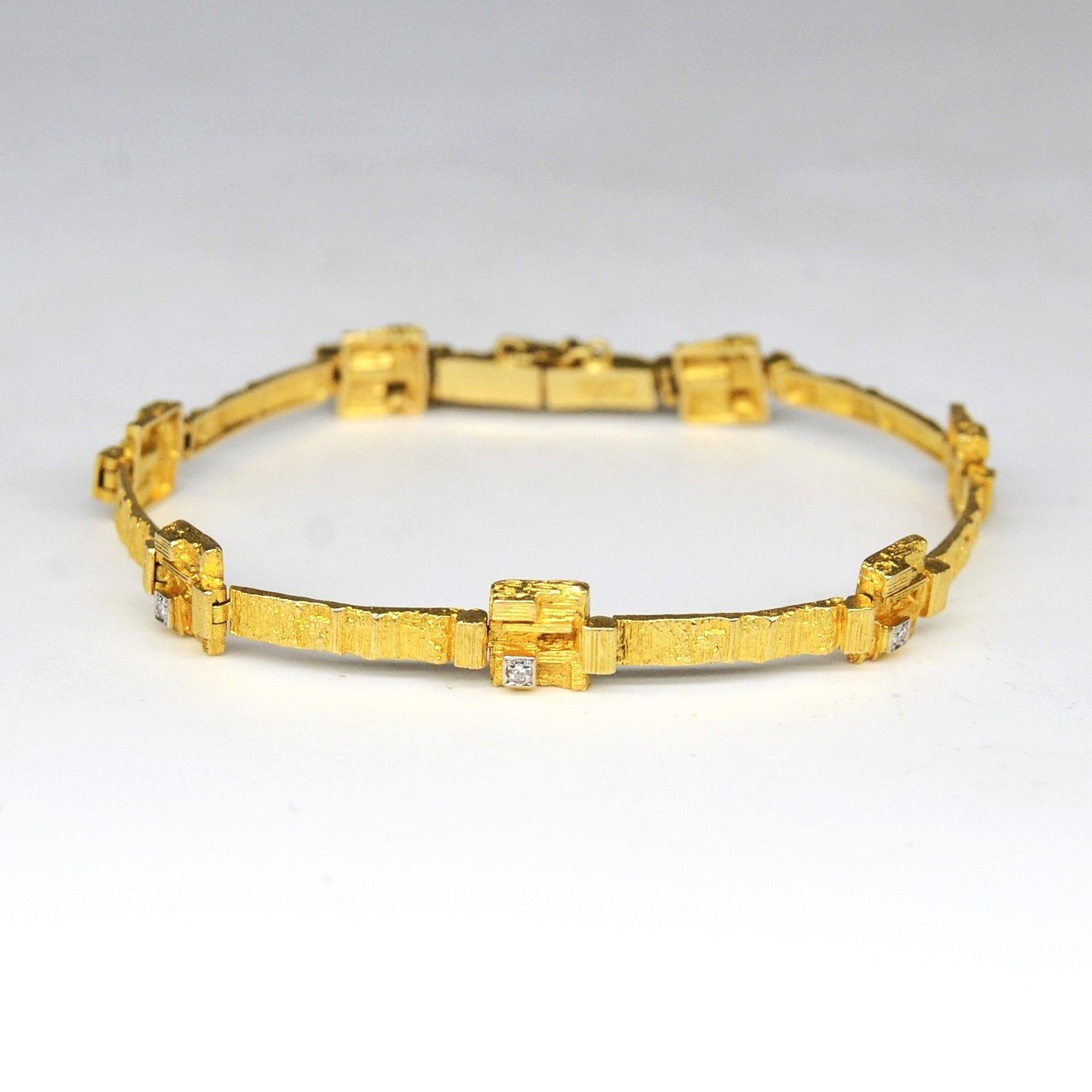 Timanttietapit bracelet designed by Björn Weckström