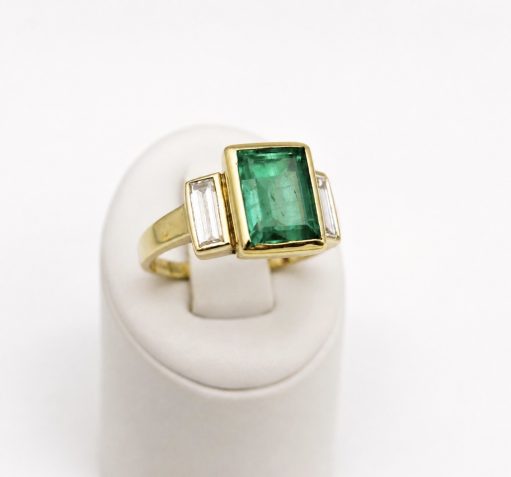 Emerald and diamond ring