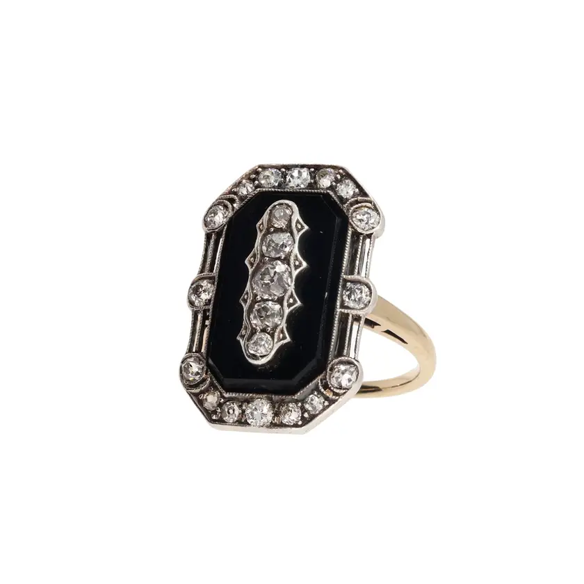 Ring with onyx and diamonds