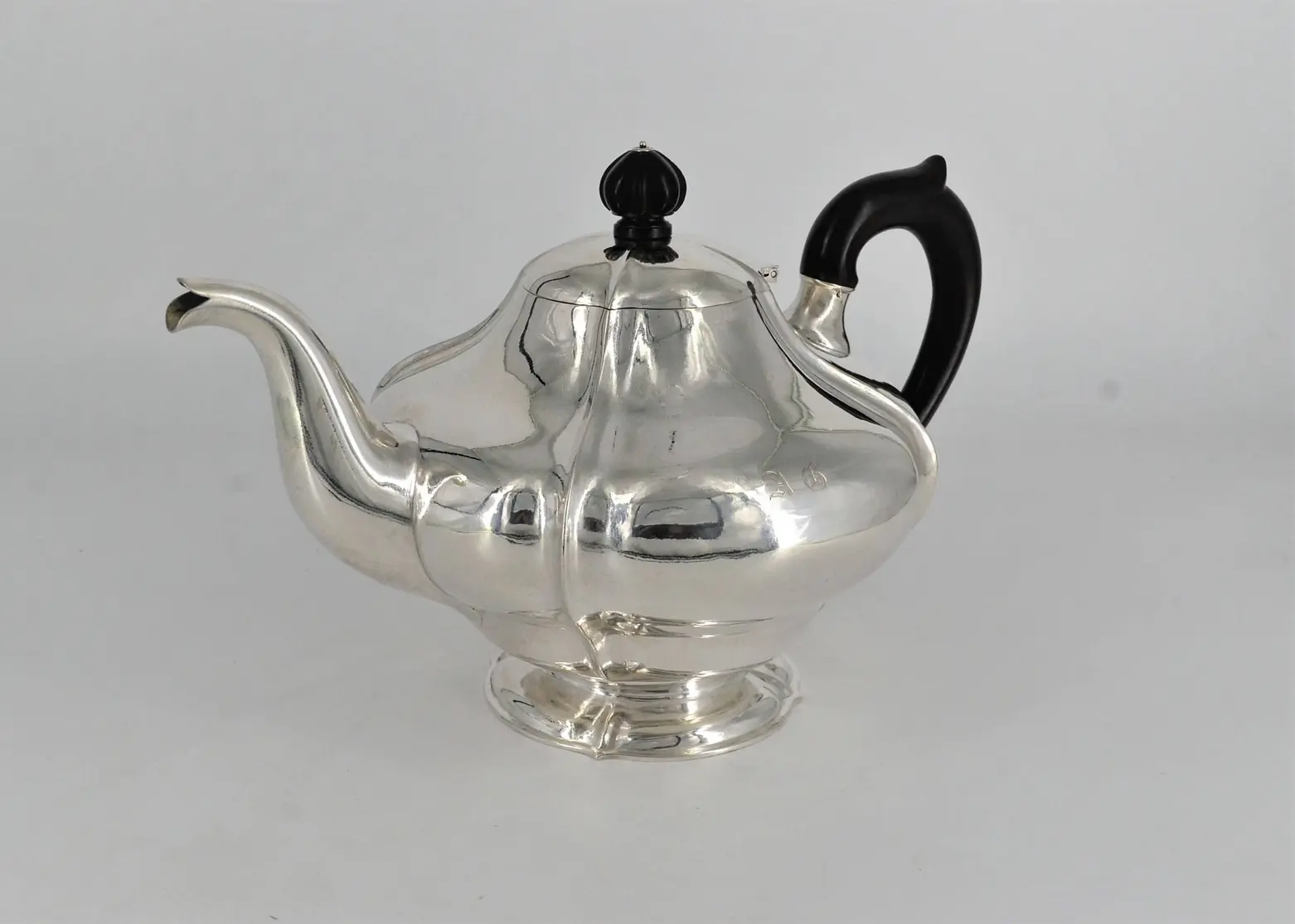 Large tea pot