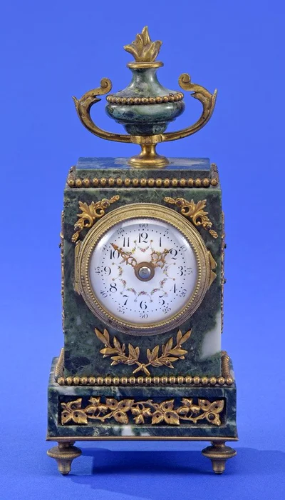 Miniature pendulum clock