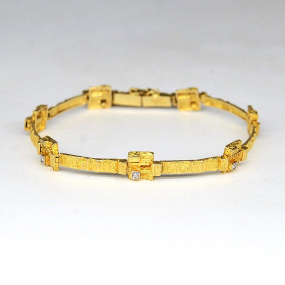 Timanttietapit bracelet designed by Björn Weckström