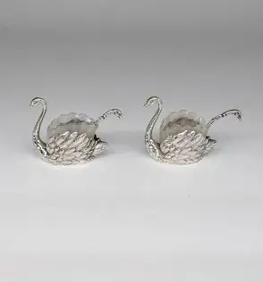 Swans a pair of salt shakers
