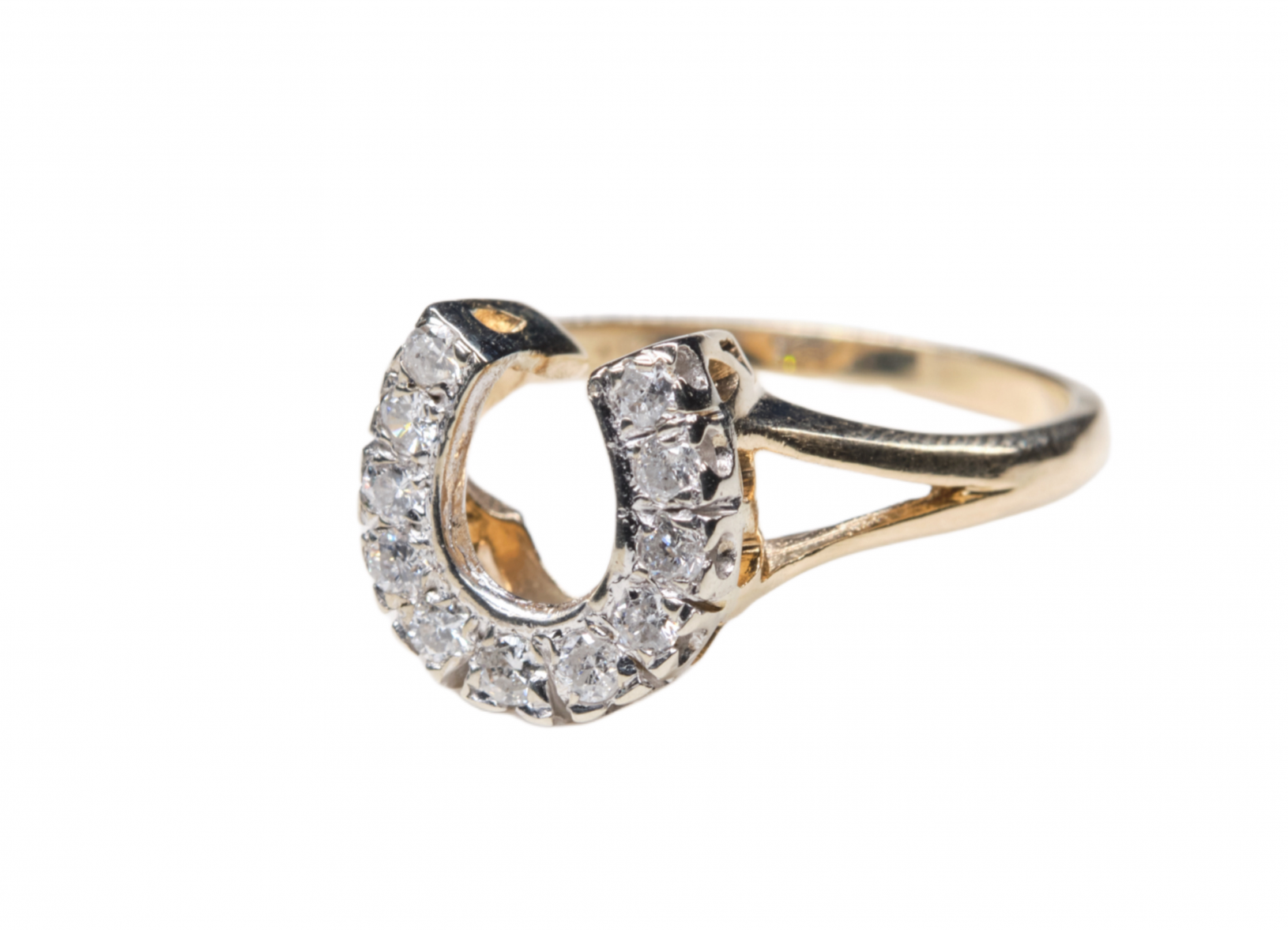 Gold ring with diamonds