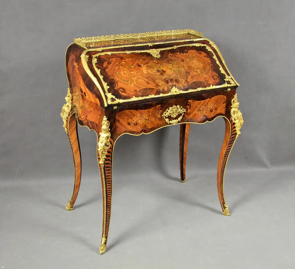 Luxurious cabinet